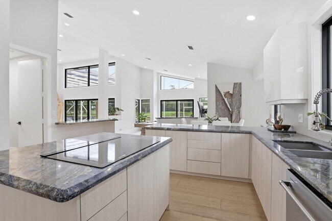 Building Photo - 11180 Isle Brook Ct