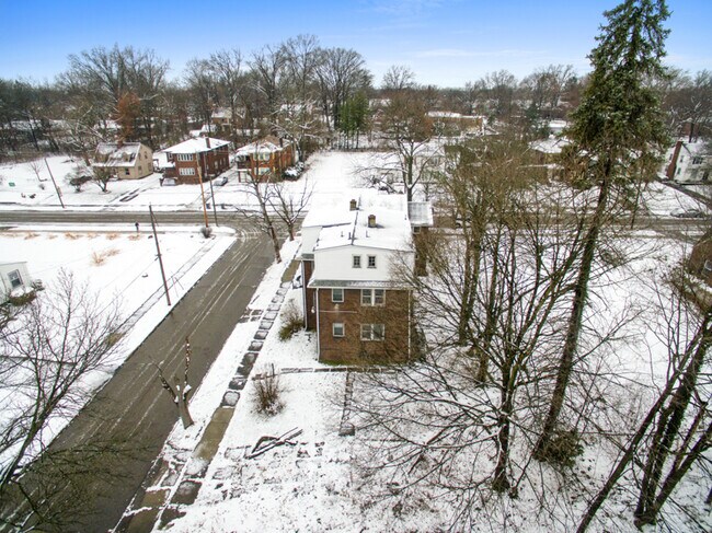 Building Photo - 2229 Cordova Ave