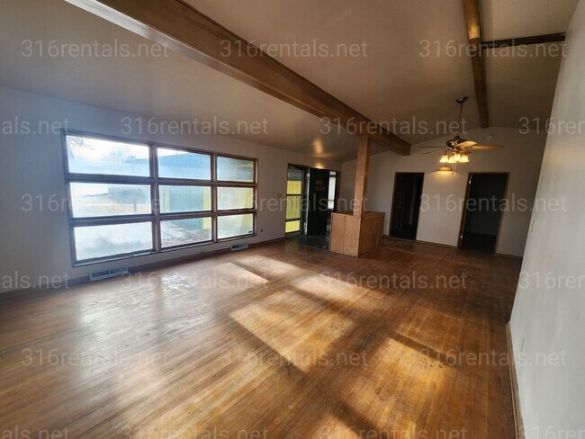 Building Photo - $1,549- 4 bedroom/ 2 bathroom Single Family Home