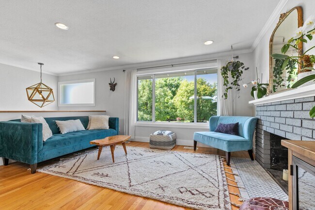 Building Photo - 3Bd/2.25Ba Seattle House