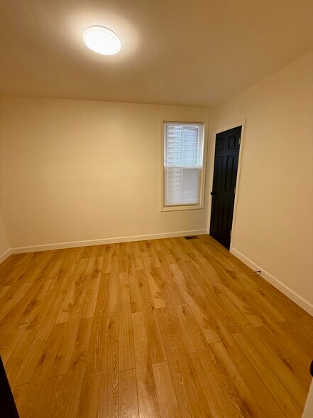 Building Photo - 132 Wakeman Ave