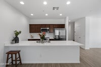 Building Photo - 2842 E Tracy Ln