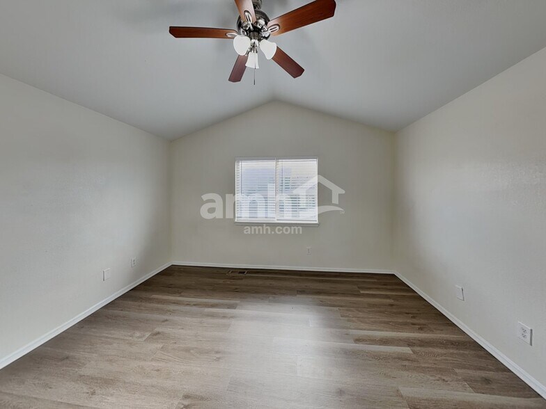 Building Photo - 14592 E 52nd Ave