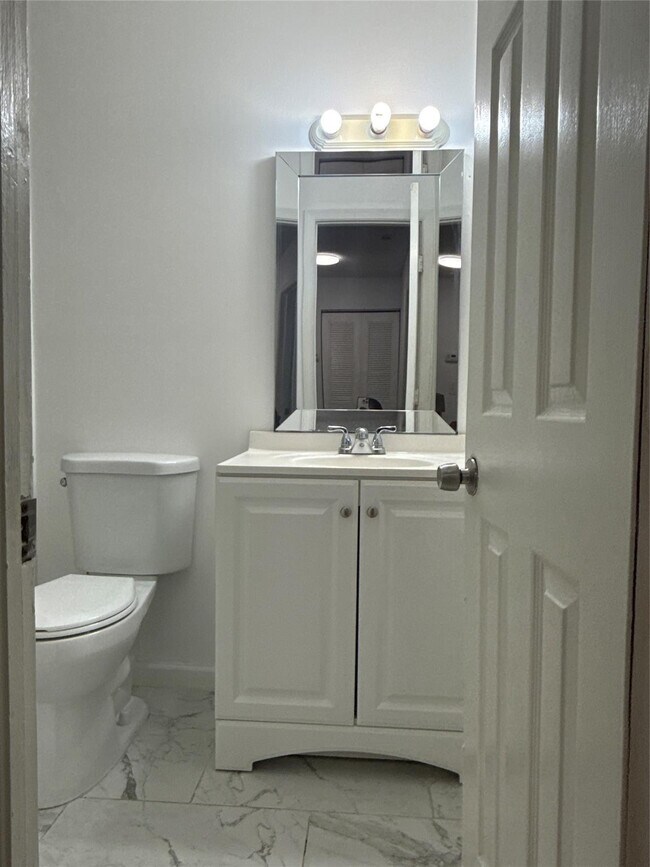 Building Photo - 115 San Remo Blvd