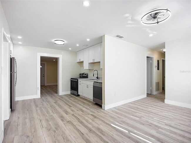 Building Photo - 4513 W Gray St