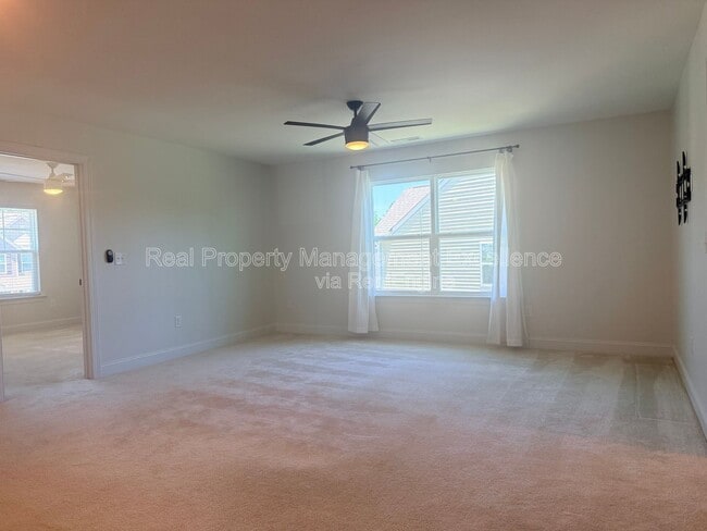 Building Photo - 16 Clear Creek Cir