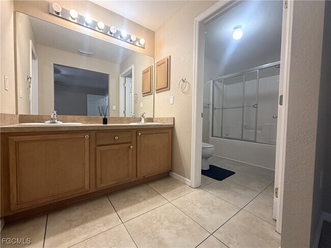 Building Photo - 1617 NE 23rd Terrace