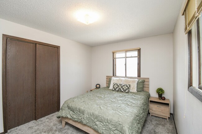 Building Photo - 4504 S Cliff Ave