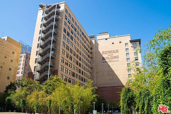 Building Photo - 460 S Spring St
