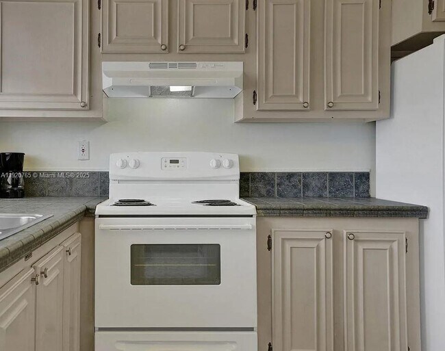 Building Photo - 4047 NW 16th St