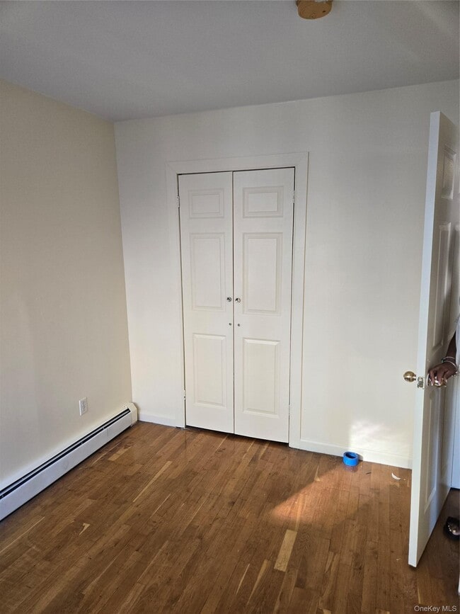 Building Photo - 985 Halsey St
