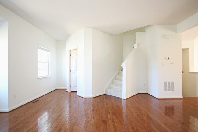 Building Photo - Pet-Friendly Pavilions at Pantops Townhome