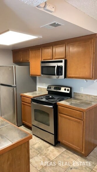 Building Photo - 851 S Uravan Ct