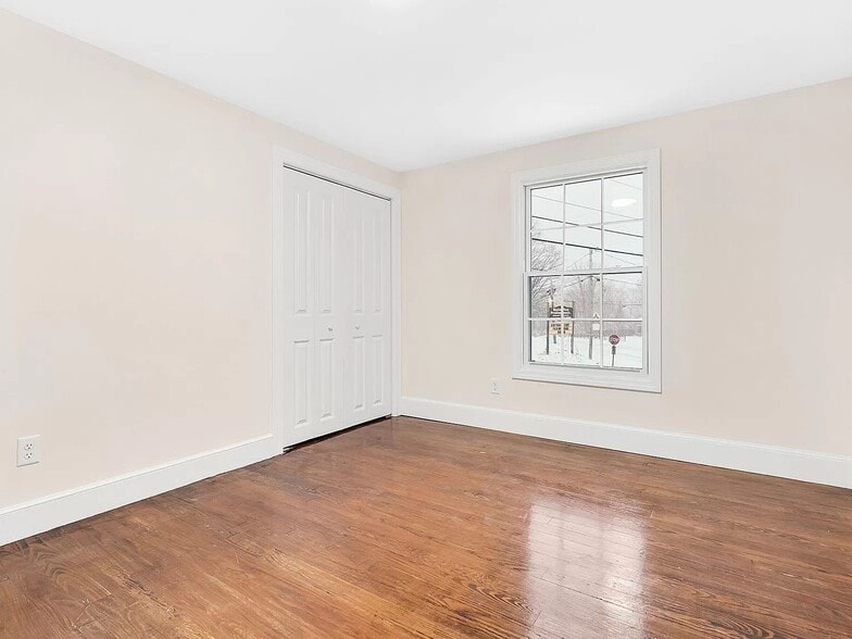 Building Photo - 41 Lotts Dr