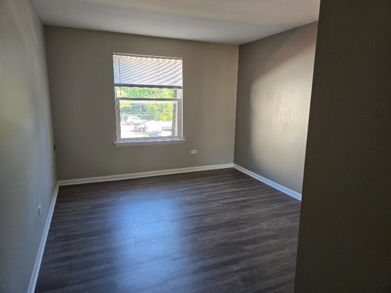 Building Photo - 645 Westmoreland Dr