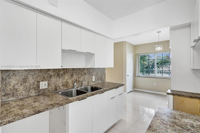 Building Photo - 1199 Marseille Dr