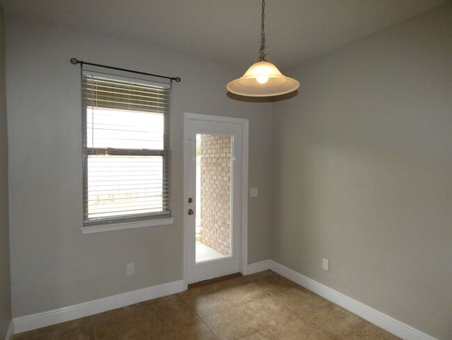Building Photo - Spacious 5-Bedroom Home