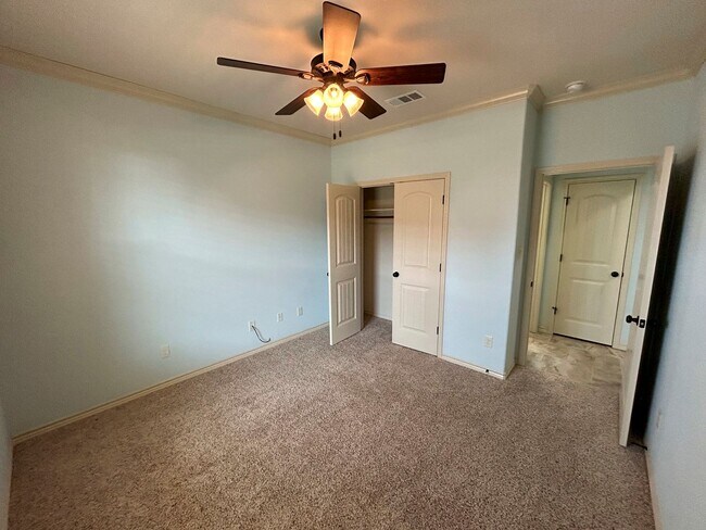 Building Photo - South College Station Townhome