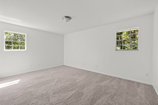 Building Photo - Rare Fully Renovated Center Point Home