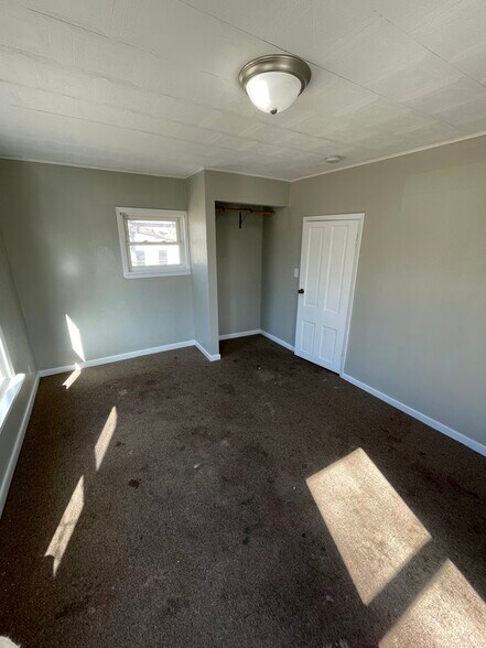 *Please note NEW Carpet has since been placed - 529 S Gault St