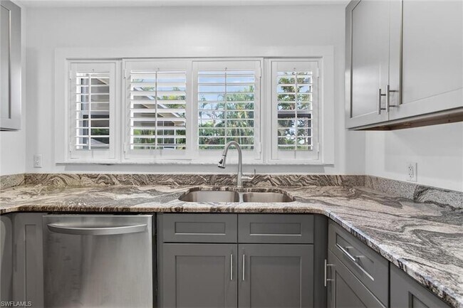 Building Photo - 1420 Maravilla Ave