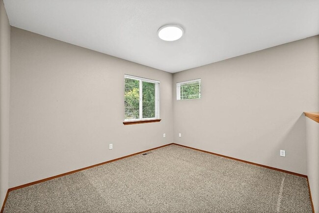 Building Photo - Spacious 3-Bed Home w/ AC, RV Parking & Hu...