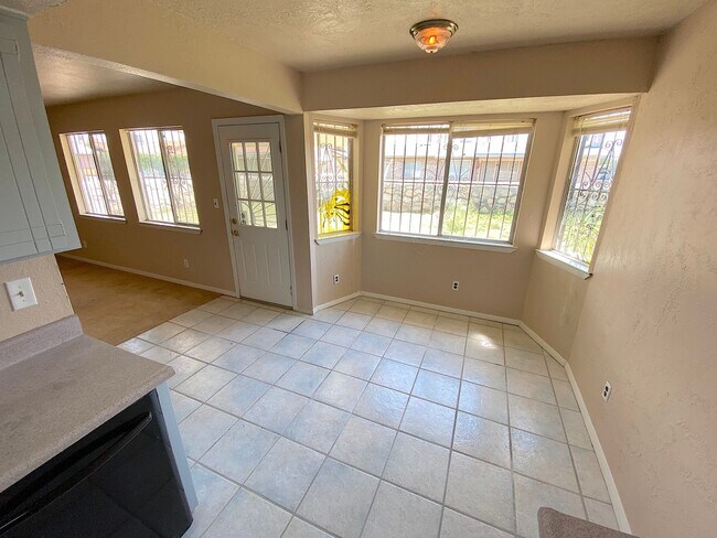 Building Photo - Northeast El Paso 3 bed with Refrig A/C