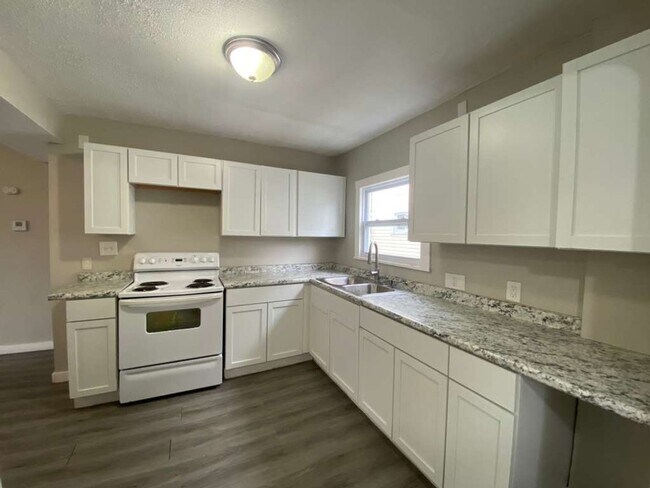 Building Photo - Spacious Single-Family Home – Great Location – Immediate Move-In!