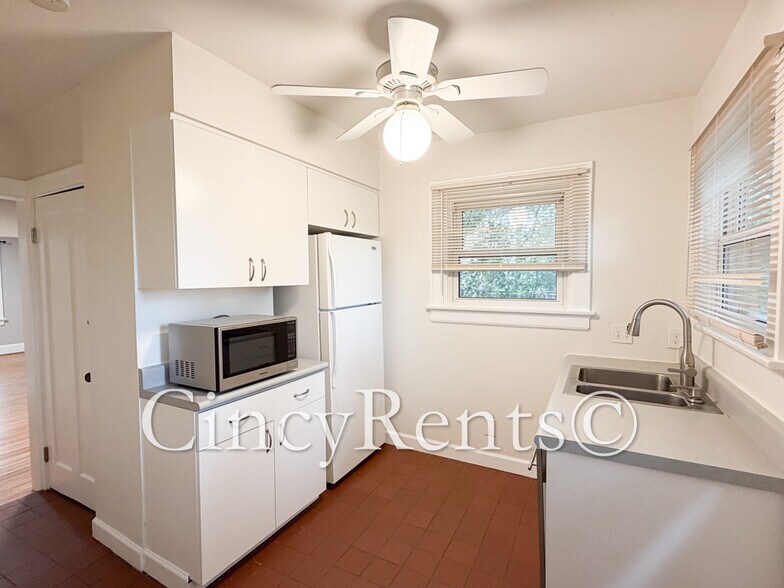 Building Photo - 3559 Rawson Pl