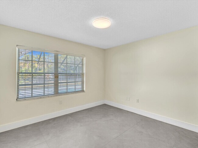 Building Photo - 13400 NW 5th Ct