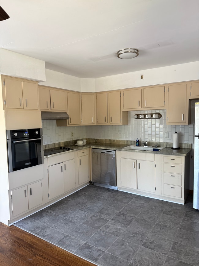 Updated stainless steel appliances - 9118 W Grantosa Dr