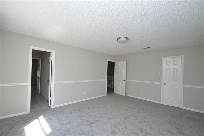 Building Photo - 538 Longview Dr