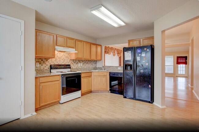 Building Photo - 10221 Tustin Terrace