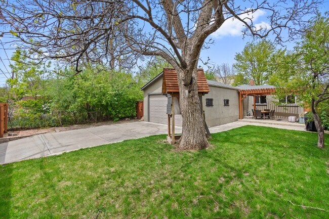 Building Photo - Wonderful Sloan's Lake Home