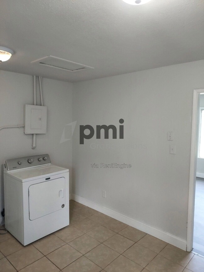 Building Photo - 801 Cantrell Heights St
