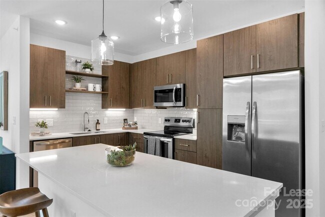 Building Photo - 9821 Research Dr