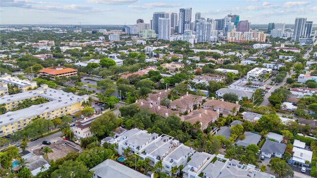 Building Photo - 218 NE 15th Ave