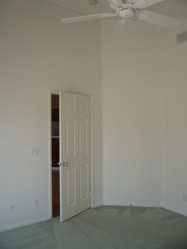 Building Photo - Charming Two-Story Townhome in Union Square