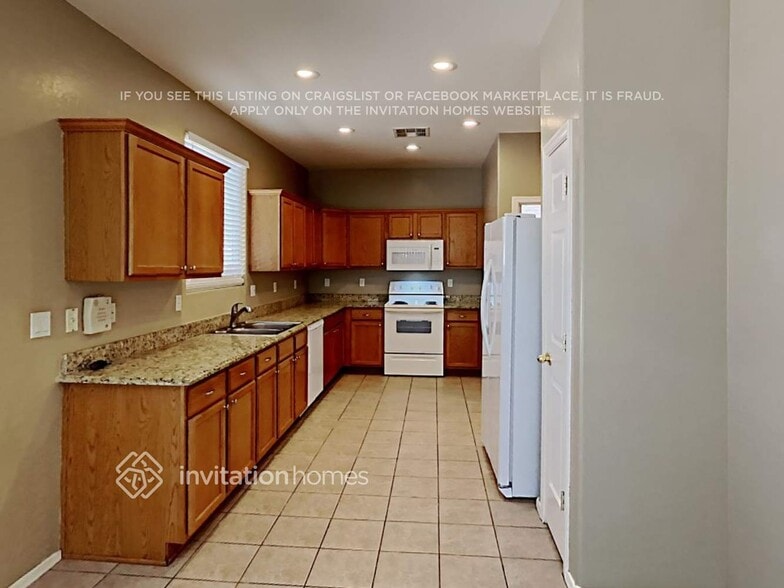 Building Photo - 2510 E Browning Pl