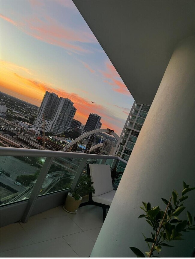 Building Photo - 900 Biscayne Blvd