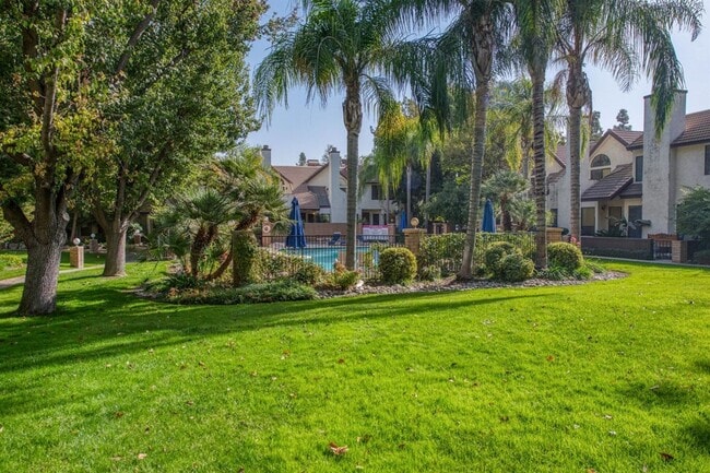 Building Photo - 3/2.5 Executive Condo in Downtown Fresno (...