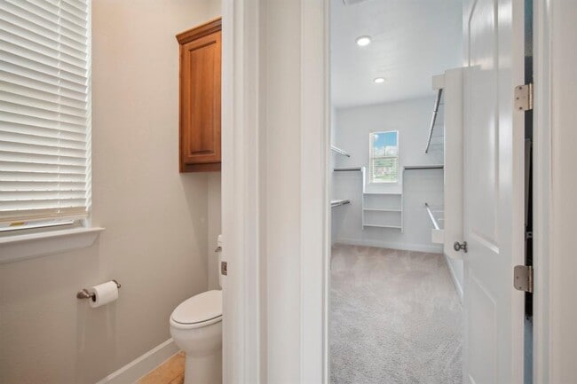 Building Photo - 134 Summer Square Dr