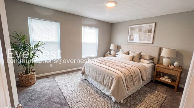 Building Photo - 3 Bed, 3 Bath Home with Garage / Available Now!