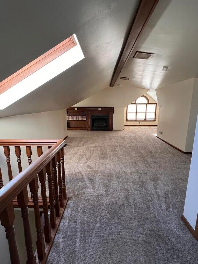 Building Photo - 926 Tibbetts Wick Rd