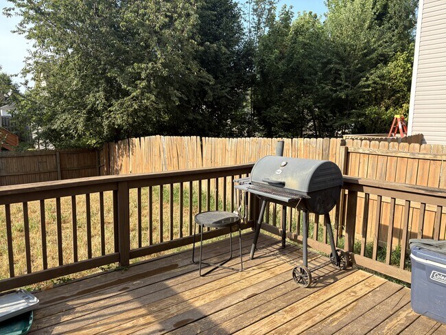 Building Photo - 515 Fox Trot Dr