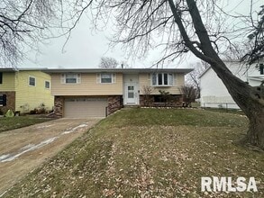 Building Photo - 7414 N Parliament Pl