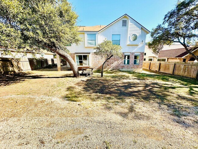 Building Photo - A Stunning 3-Bedroom 2.5-Bath 2 Storey Hom...