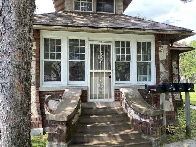 Building Photo - 306 River Oaks Dr