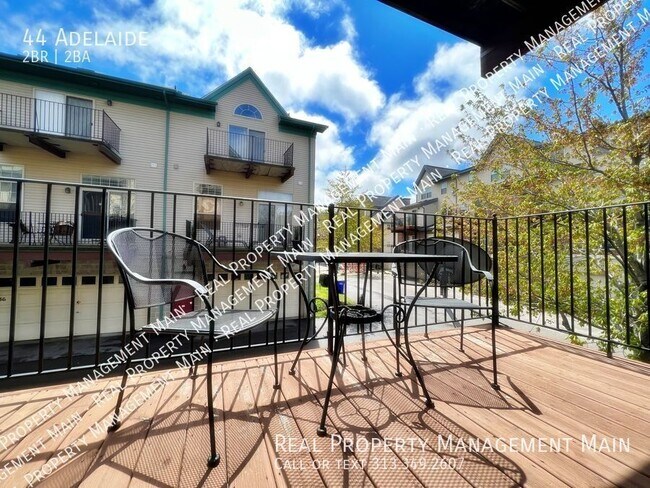 Building Photo - 44 Adelaide-
