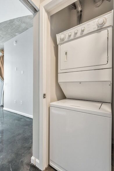 Building Photo - 415 Church St